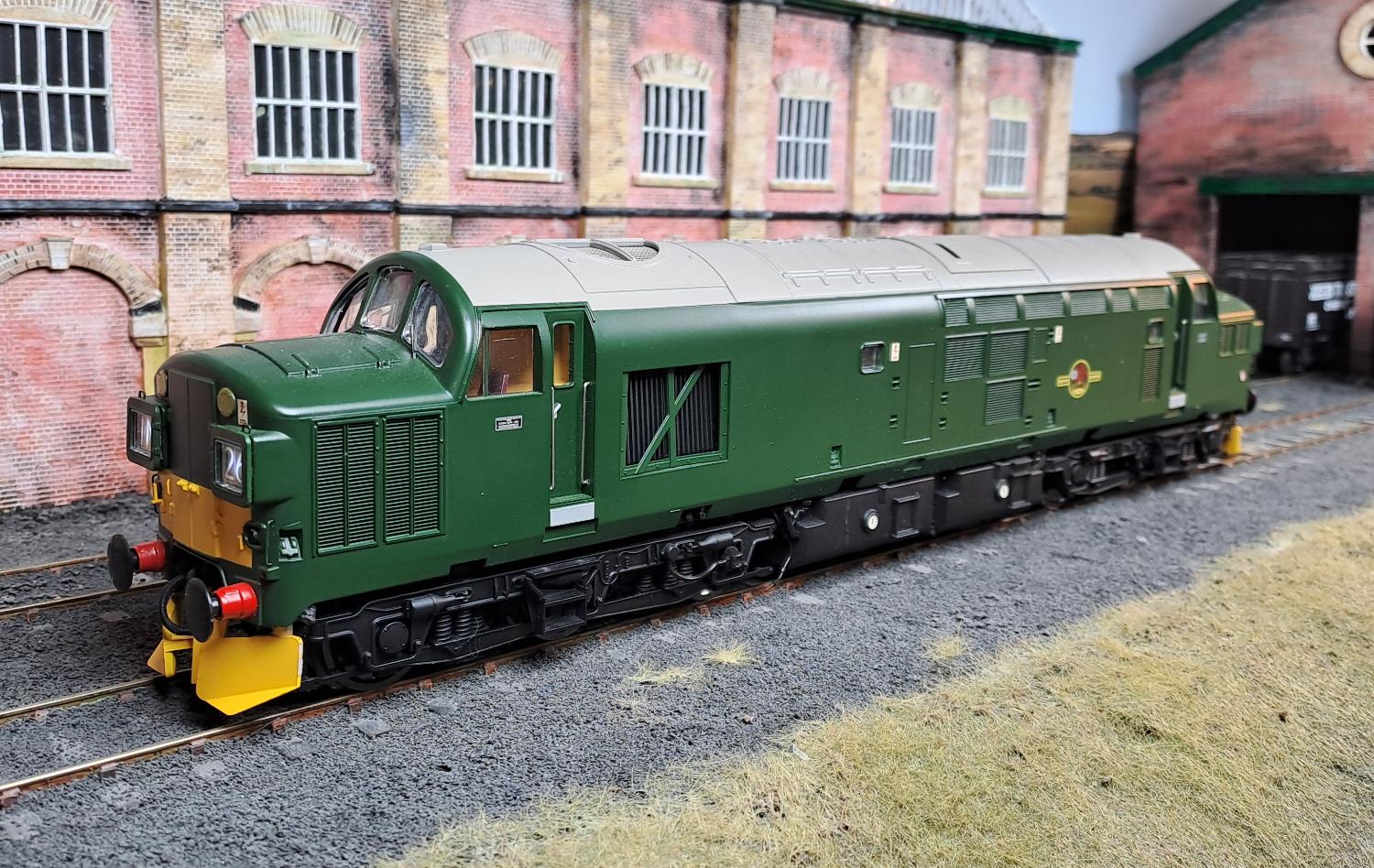 Heljan<br>Class 37 BR Green<br>(3700)